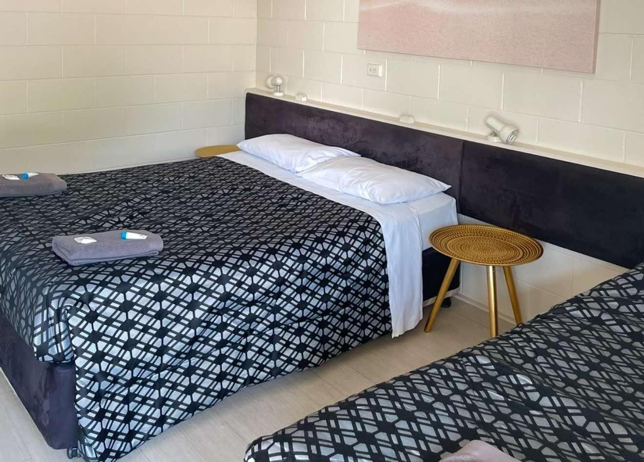 Tropical City Motor Inn Эр Экстерьер фото