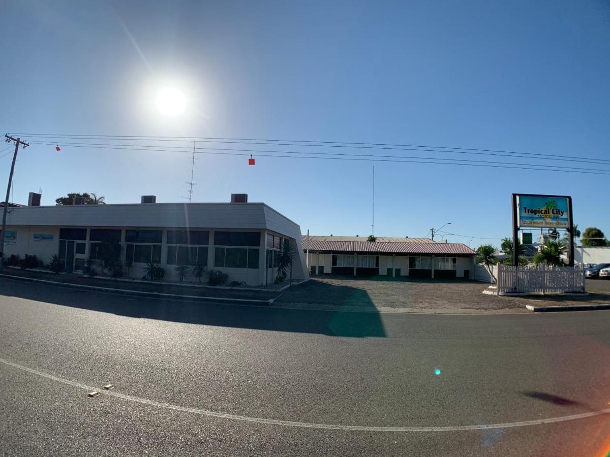 Tropical City Motor Inn Эр Экстерьер фото